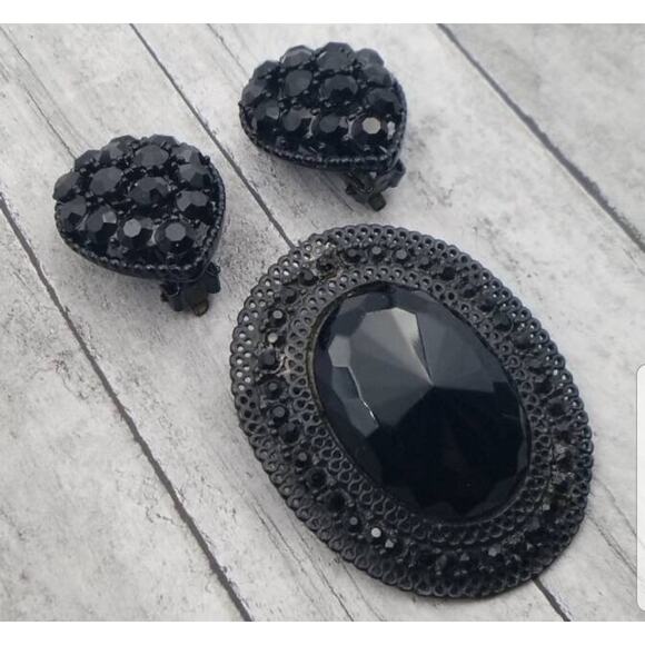 Vintage WEISS Mourning Brooch and Earrings Set  – Victorian Revival Jewelry - Picture 7 of 10